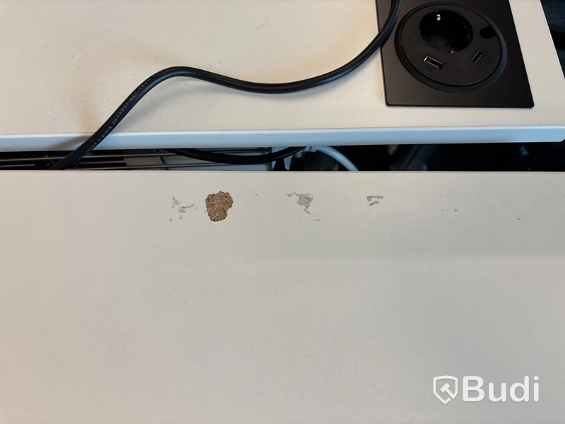 6 st. Höj- och sänkbara skrivbord olika modeller och 6 st. kontorsstolar Profim