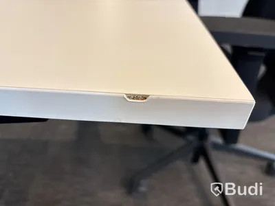 Höj- och sänkbart skrivbord Edsbyn och kontorsstol Profim