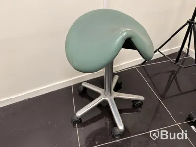 Pallar och lampa