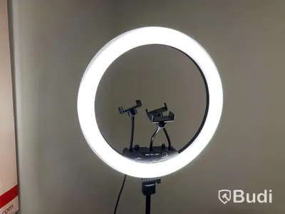 Pallar och lampa