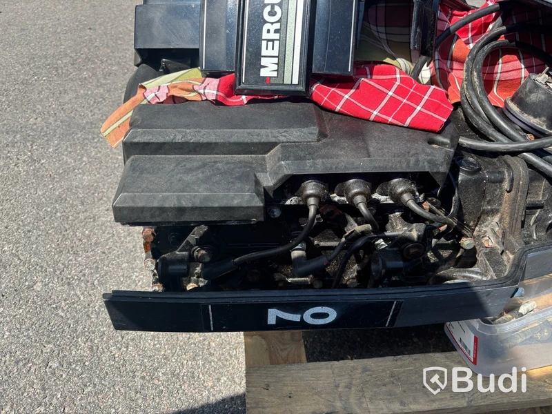 3 st. båtmotorer Mercury och Yamaha.