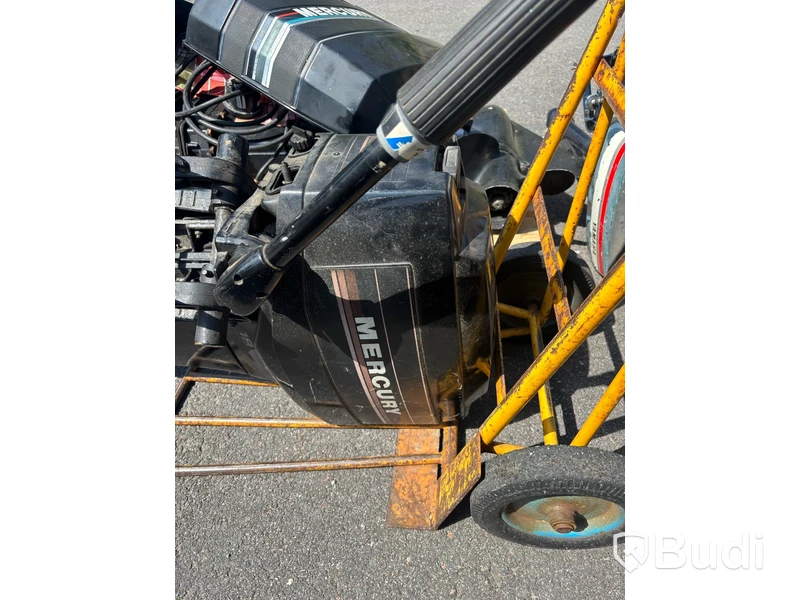 3 st. båtmotorer Mercury och Yamaha.
