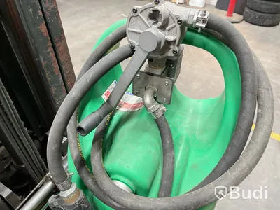 Bensintank, hand pump