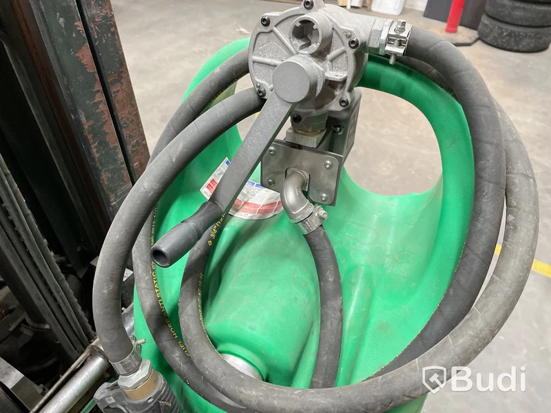Bensintank, hand pump