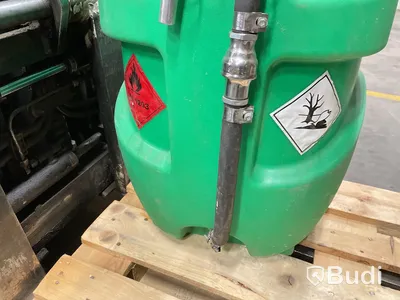 Bensintank, hand pump