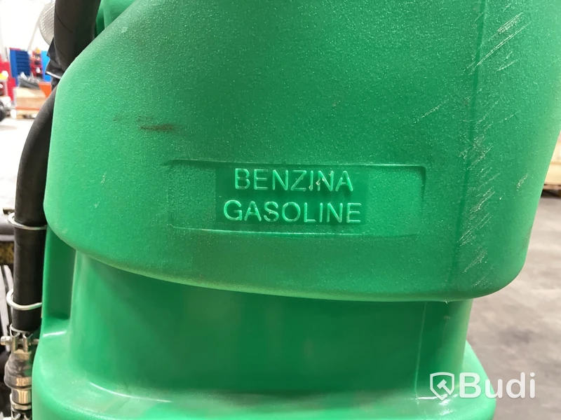 Bensintank, hand pump