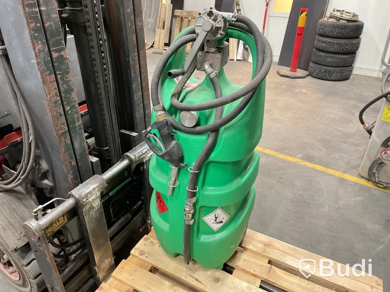 Bensintank, hand pump