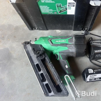 Spikpistol Hikoki NR 1890DBCL, 18V, med batteri och laddare