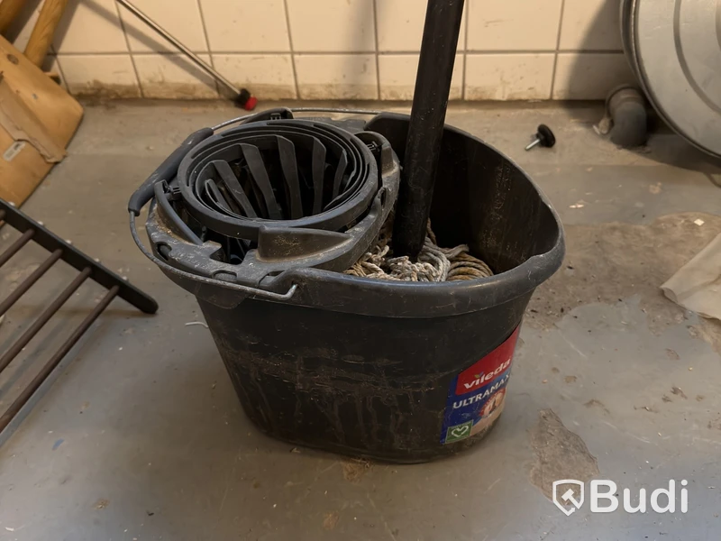 Vileda Ultramat mop bucket with wringer insert