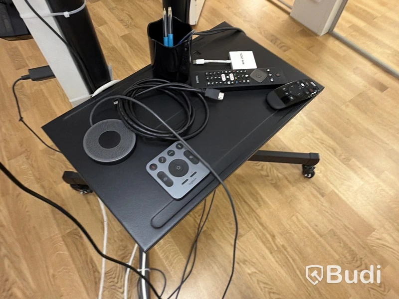 TV, Philips 50 tum på rullstativ ink Logitech Meetup konferenskamera