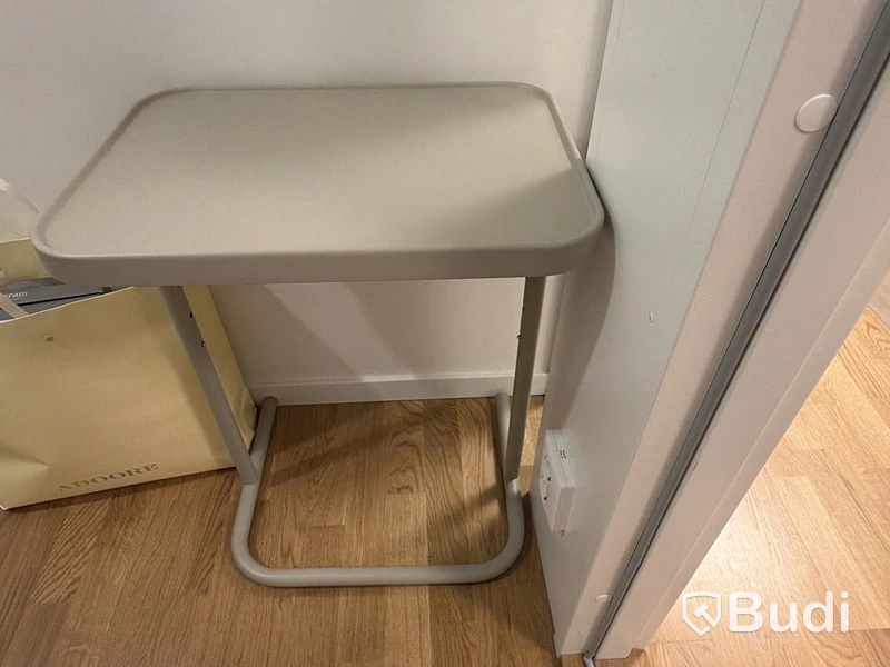 Skrivbord elektriskt höj- och sänkbart 120x80 cm i vitt inklusive kontorsstol