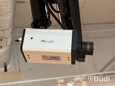 Övervakningskamera med skärm, Milesight MS-C5352-PE samt ASUS skärm