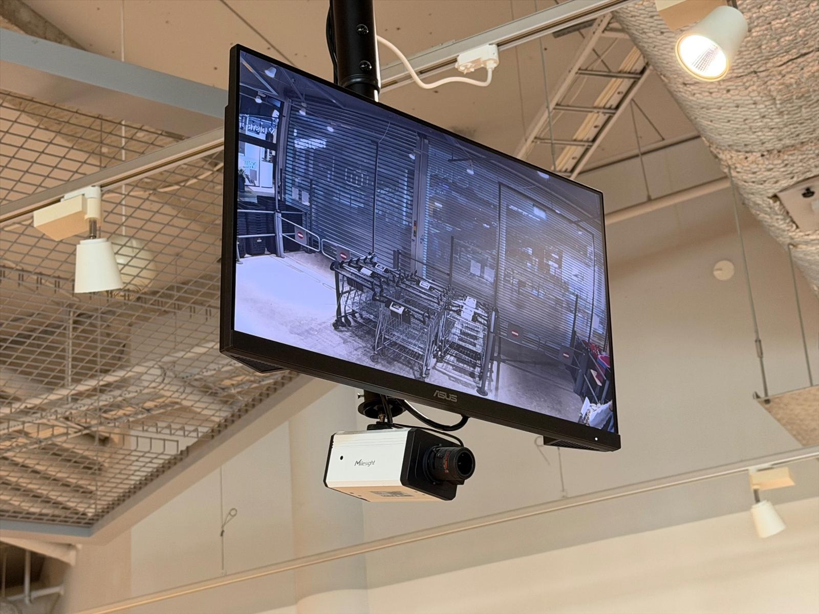 Övervakningskamera med skärm, Milesight MS-C5352-PE samt ASUS skärm