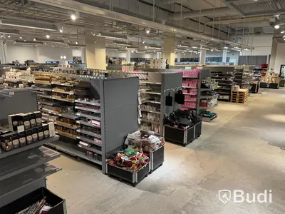 Komplett butiksinredning från ONGO Heron City (2000m²) inkl 4 st kassalinjer och 2 st entrésystem