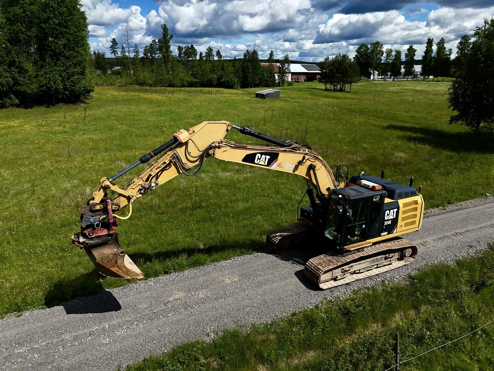 Tracked excavator Cat 324EL | 4 attachments | 2012