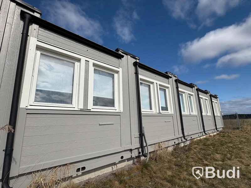 Bodetablering med 5 bodar, 135 m2, med kök, kontor, toalett och luftvärmepump/AC