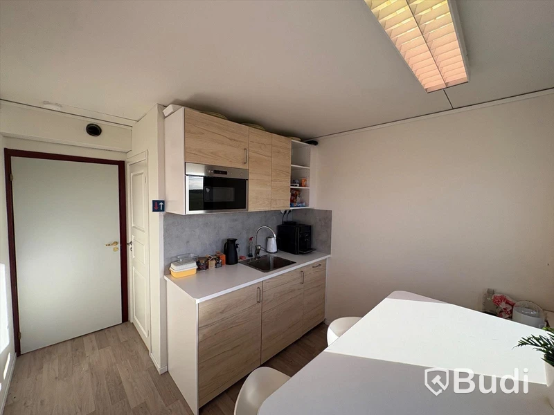 Bodetablering med 5 bodar, 135 m2, med kök, kontor, toalett och luftvärmepump/AC