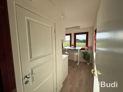 Bodetablering med 5 bodar, 135 m2, med kök, kontor, toalett och luftvärmepump/AC