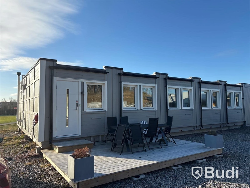 Bodetablering med 5 bodar, 135 m2, med kök, kontor, toalett och luftvärmepump/AC