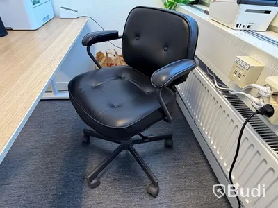 Skrivbord IKEA, samt kontorsstol och besöksstol