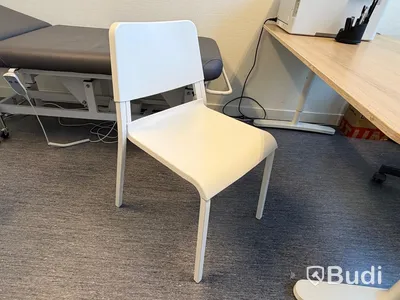 Skrivbord IKEA, samt kontorsstol och besöksstol