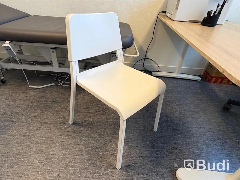 Skrivbord IKEA, samt kontorsstol och besöksstol