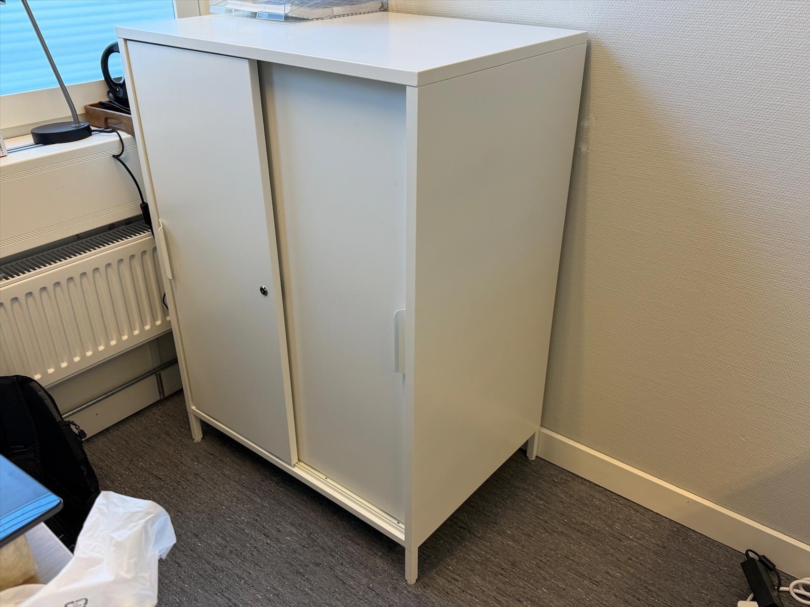Förvaringsskåp, vitt, skjutdörrar