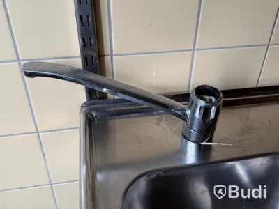Rostfri arbetsbänk med ho