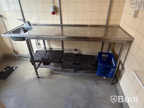 Rostfri arbetsbänk med ho