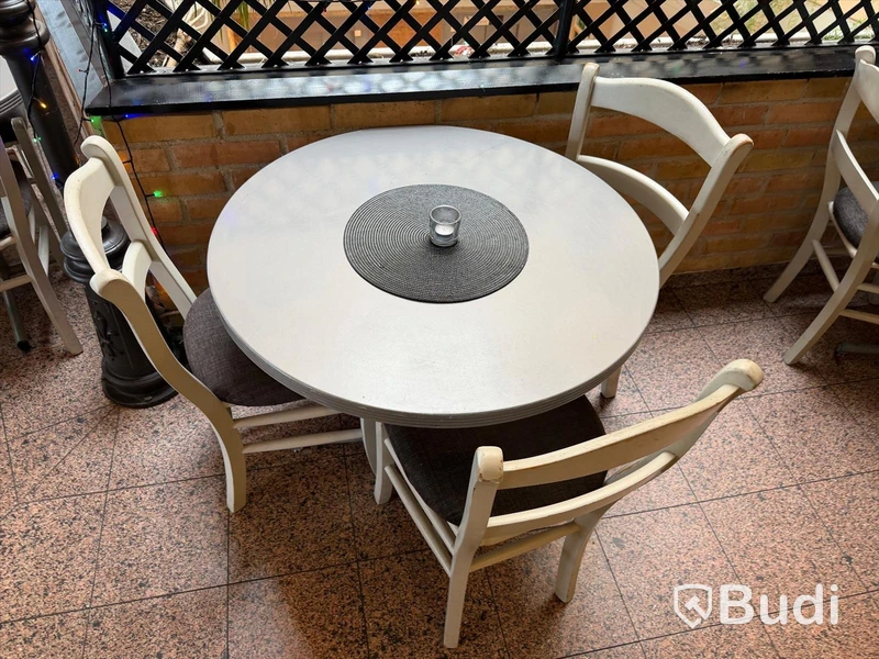 Restaurangmöbler, 22 stolar, 10 bord