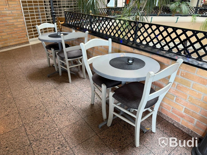 Restaurangmöbler, 22 stolar, 10 bord