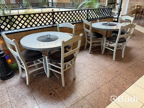 Restaurangmöbler, 22 stolar, 10 bord