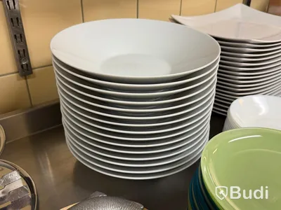 Parti serveringsporslin, bl.a. Siaki och IKEA
