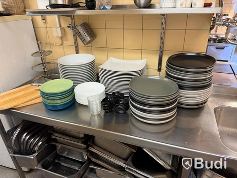 Parti serveringsporslin, bl.a. Siaki och IKEA