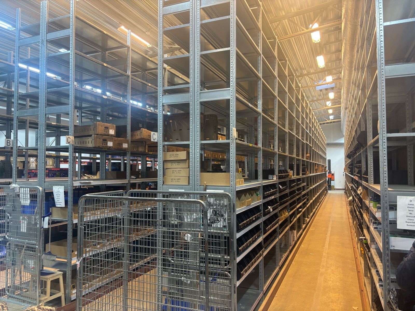 Lagerhyllsystem SSI Schaefer 60 x 130 cm. höjd 297 cm. 9 sektioner.