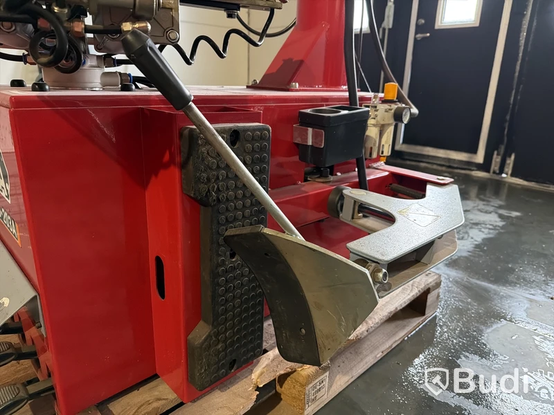 Däckmonteringsmaskin Pela U-203A