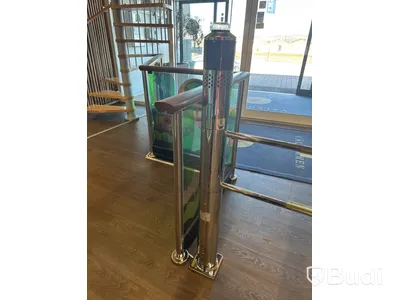 Entré med glassektioner