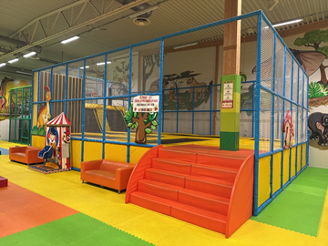 Lekland trampolinpark Superboy
