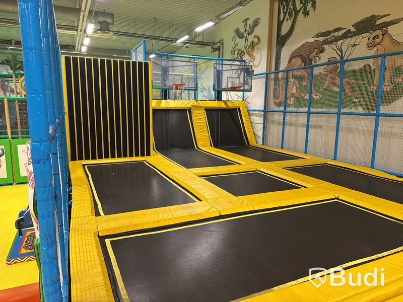 Lekland trampolinpark Superboy