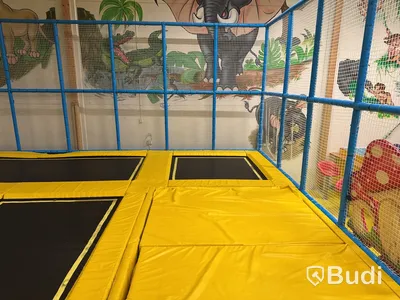 Lekland trampolinpark Superboy