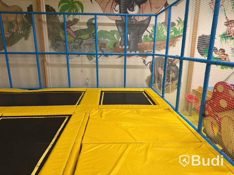 Lekland trampolinpark Superboy