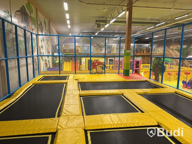 Lekland trampolinpark Superboy