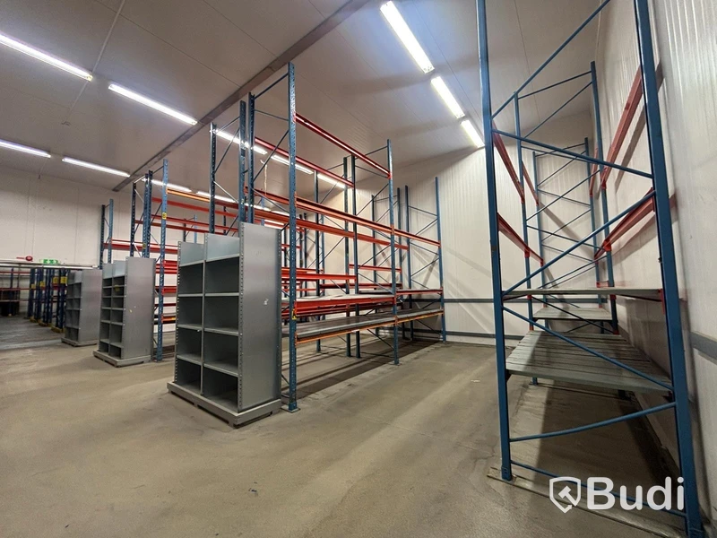 Approximately 100 metres of pallet racking