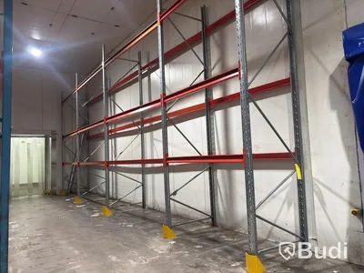 Approx. 100 metres of pallet racking