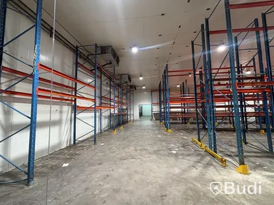 Approx. 100 metres of pallet racking