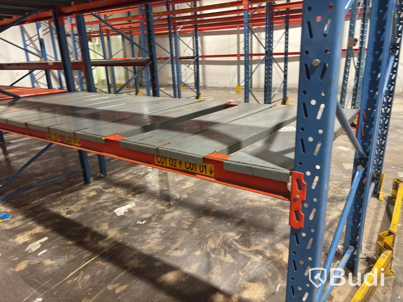 Approx. 100 metres of pallet racking