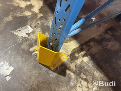 Approx. 100 metres of pallet racking