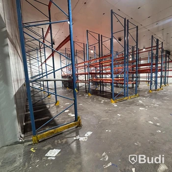 Approx. 100 metres of pallet racking