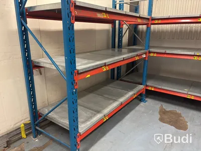 Approx. 120 metres of pallet racking