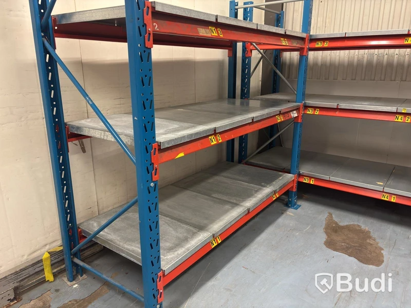 Approx. 120 metres of pallet racking